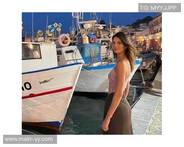 小波特女友现身赛场为独行侠加油引发热议与关注 小波特女友现身赛场为独行侠加油引发热议与关注