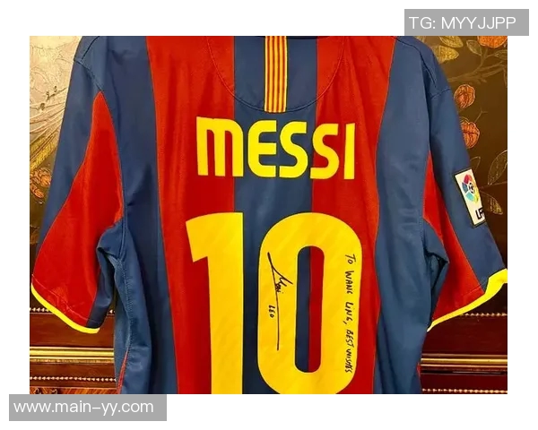 安哥拉队长赛后自豪展示与梅西交换的签名球衣将永久珍藏