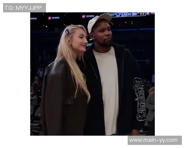 库里为妹布林克庆祝24岁生日超模身材火辣风情万种引人瞩目